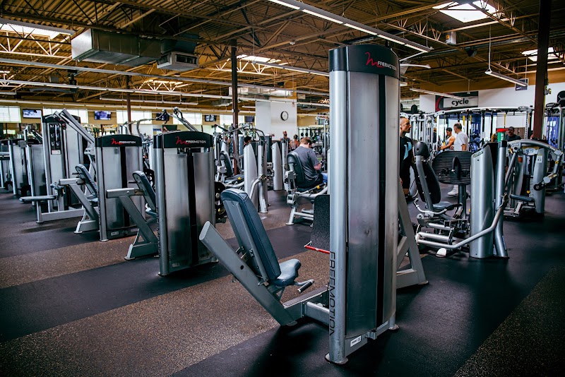 Spacious, organized strength floor