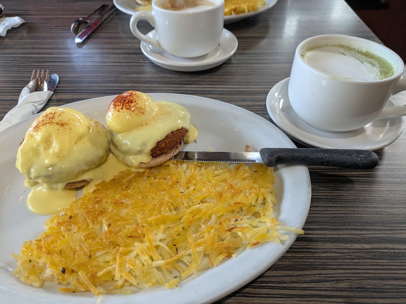 Eggs Benedict with hashbrowns