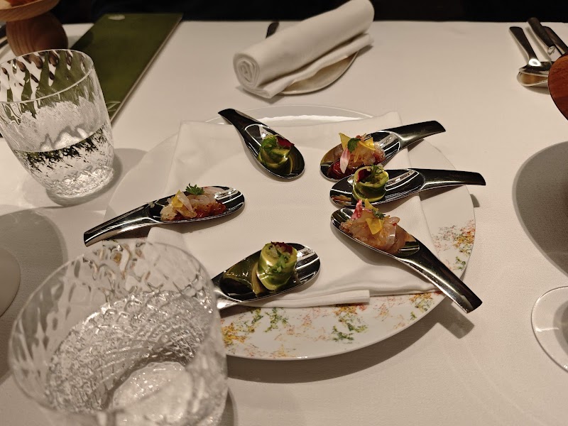 Delicate amuse-bouche spoons