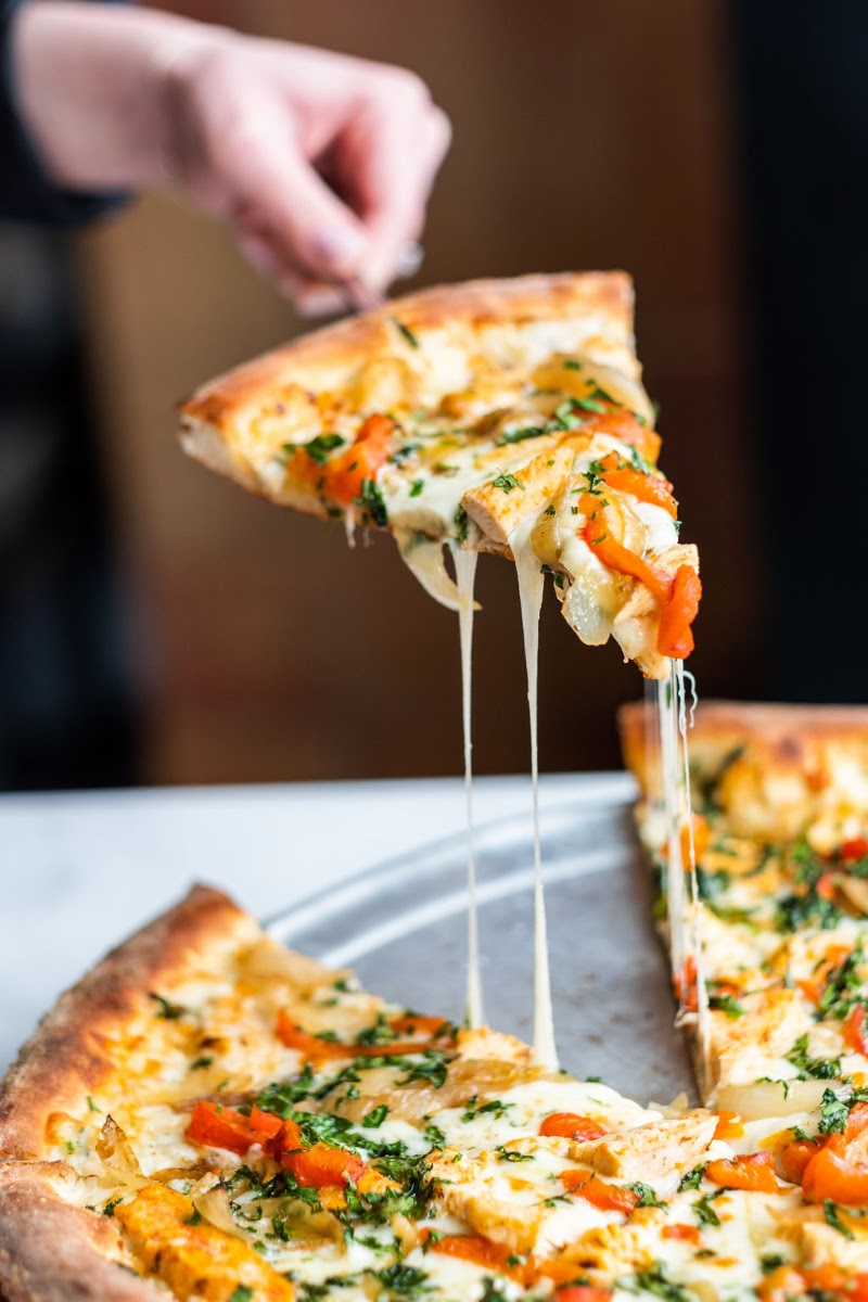 Stretchy cheese, fresh toppings