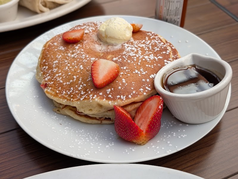 Fluffy pancakes, fresh strawberries
