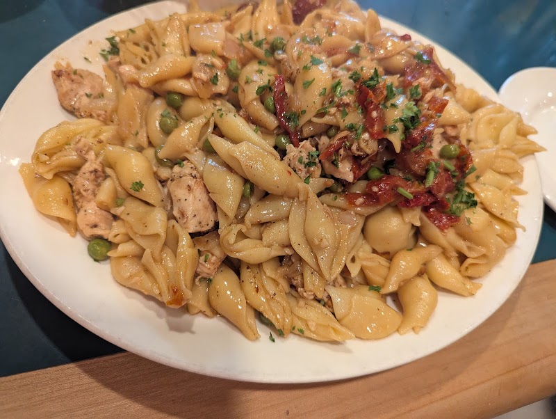 Shell pasta, sun-dried tomatoes