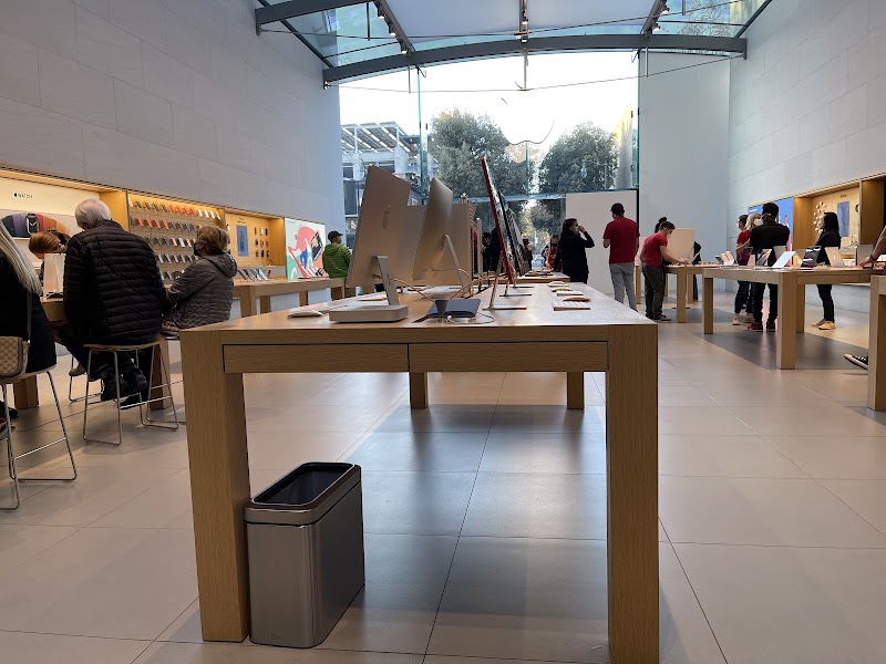 Open floor, hands-on exploration