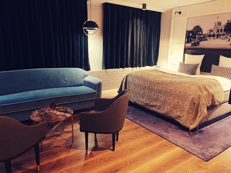 Spacious suite with lounge area