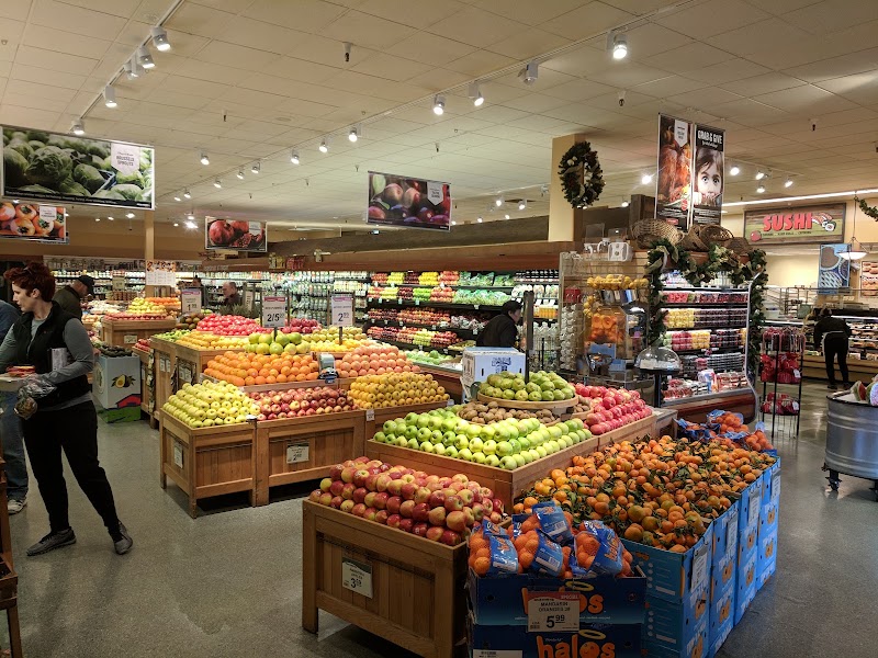 Wide aisles, colorful produce