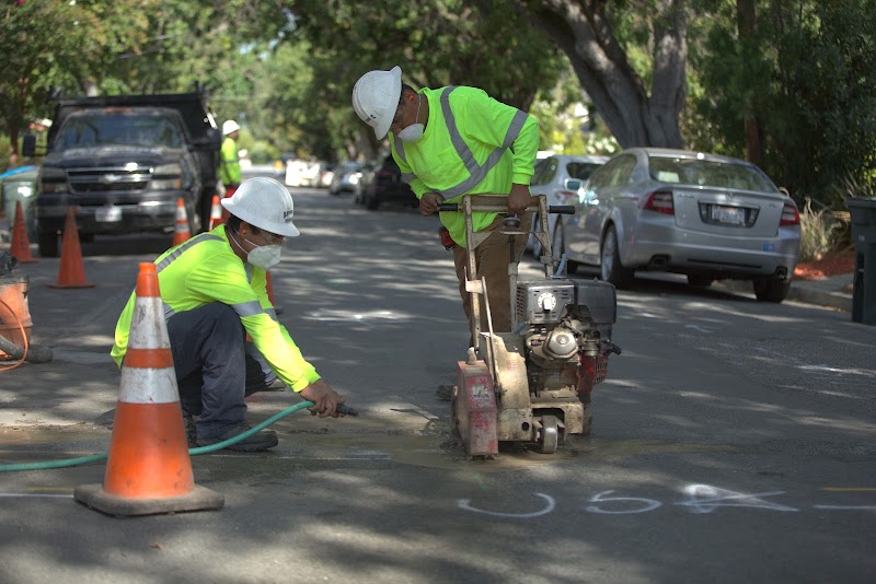 Precise street pipe cutting