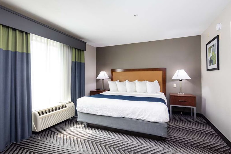 Spacious, comfortable king room