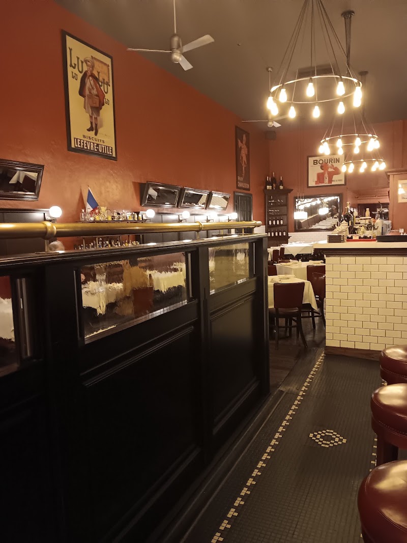 Warm Parisian interior bar