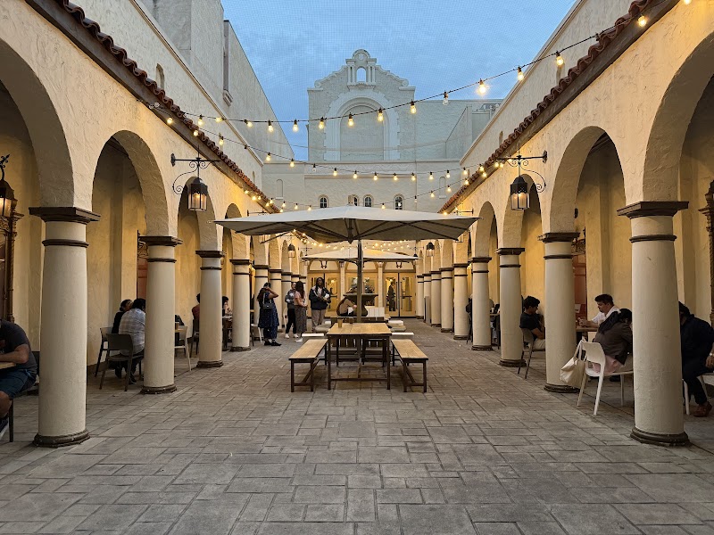 Glowing courtyard, evening ambiance