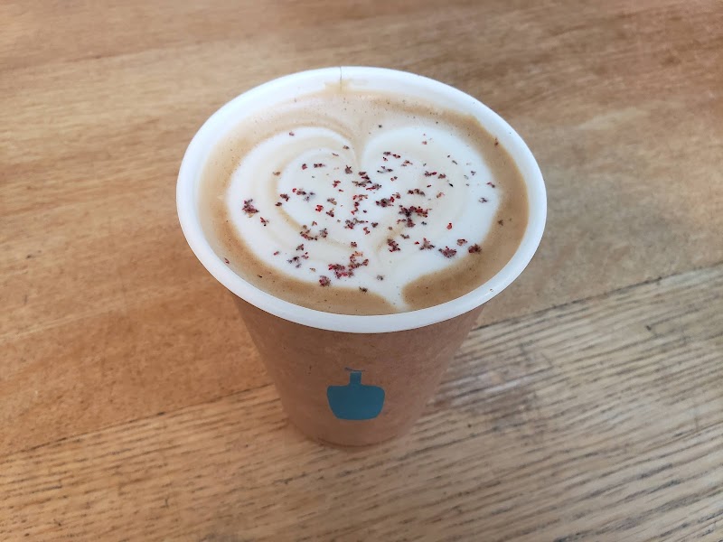 Peppercorn latte, heart poured