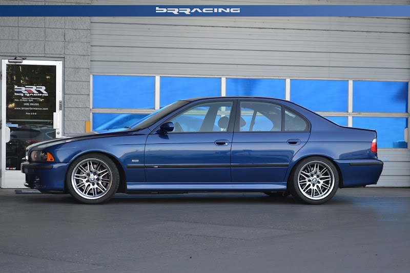 Classic M5 outside BRRacing