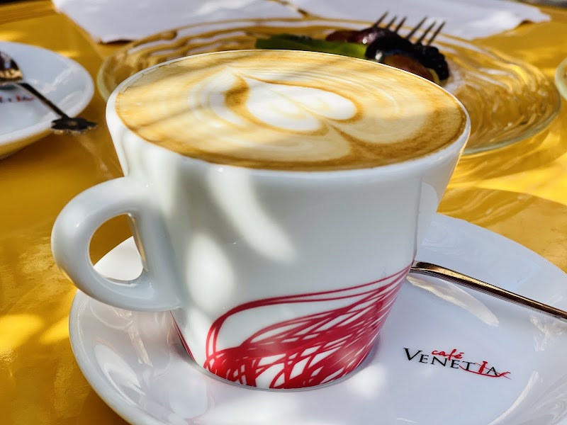 Latte art, Italian style