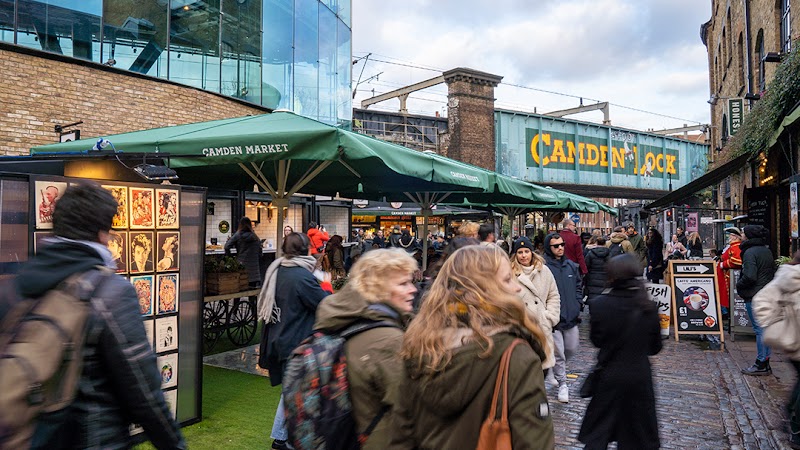Lively Camden Lock crowds
