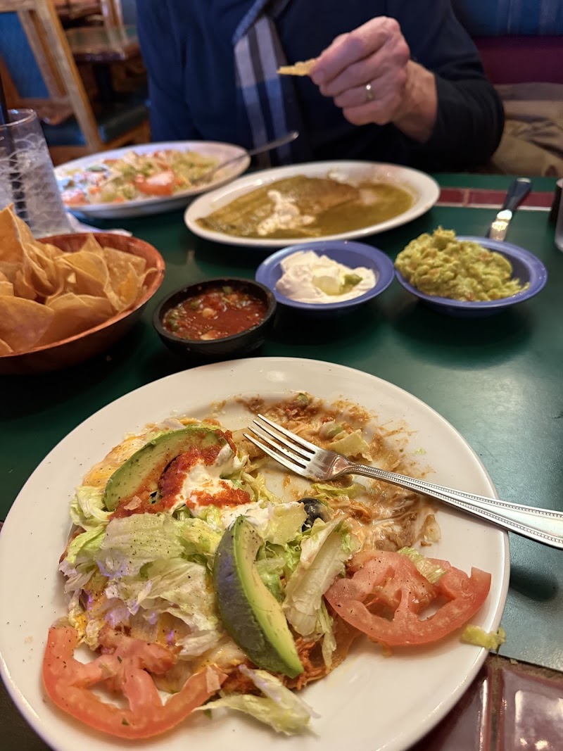 Lively table, shared feast