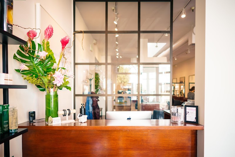 Welcoming reception, airy interiors