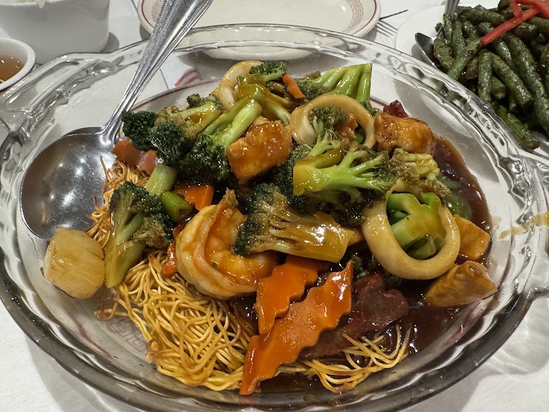 Seafood crispy noodle medley