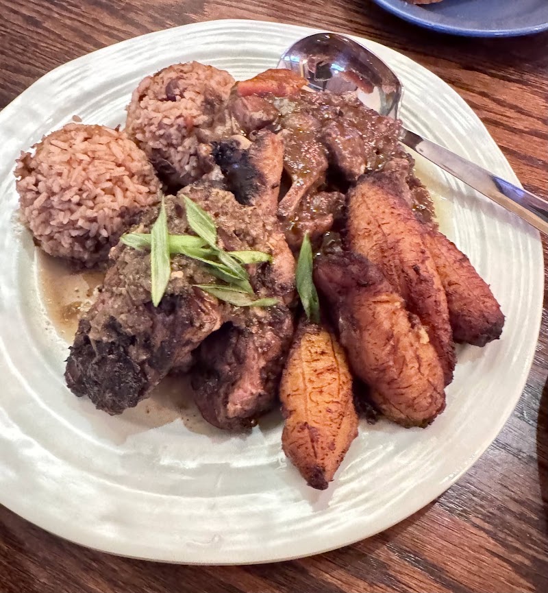 Oxtail, rice, and plantains