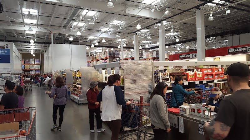Busy warehouse floor, active shoppers