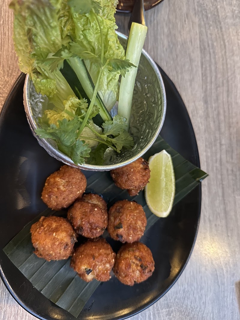 Crispy bites, fresh herbs