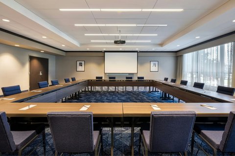 Spacious meeting room setup