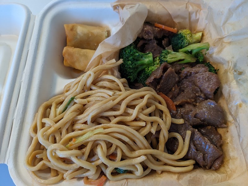 Generous noodle lunch box