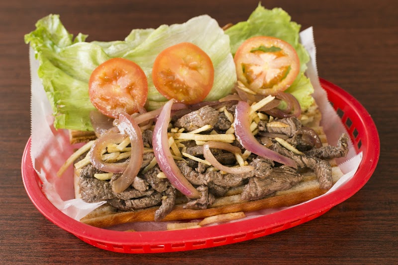 Open-faced steak sandwich basket