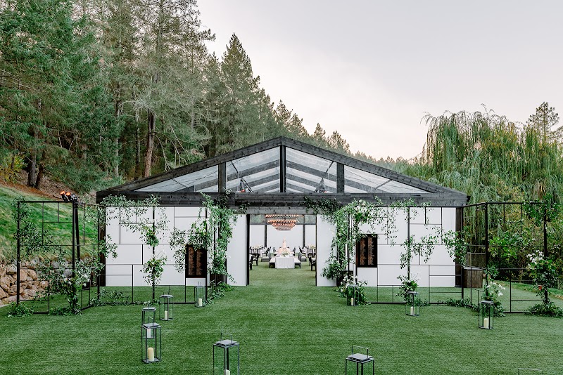 Grand ballroom wedding reception