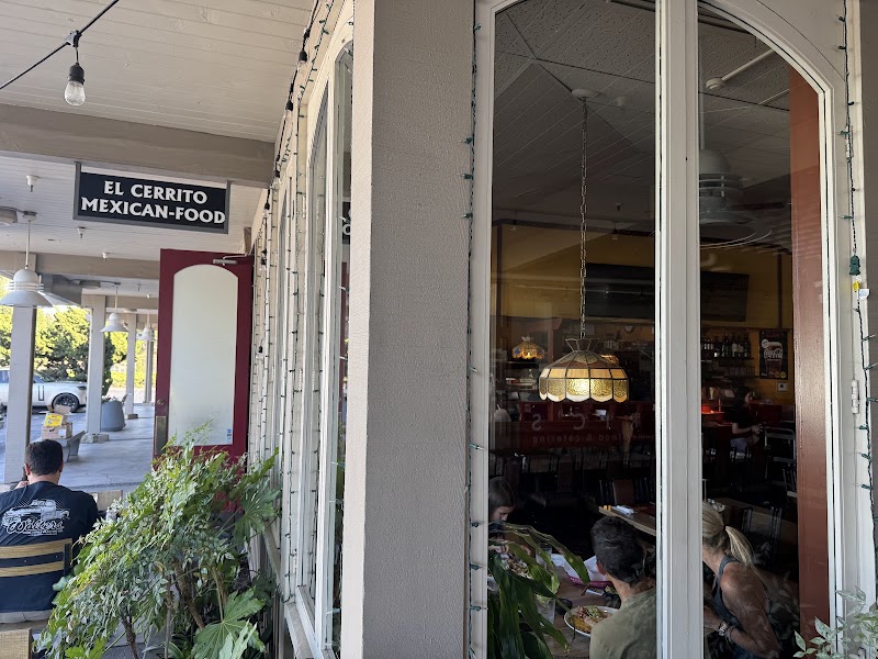 Welcoming El Cerrito dining room