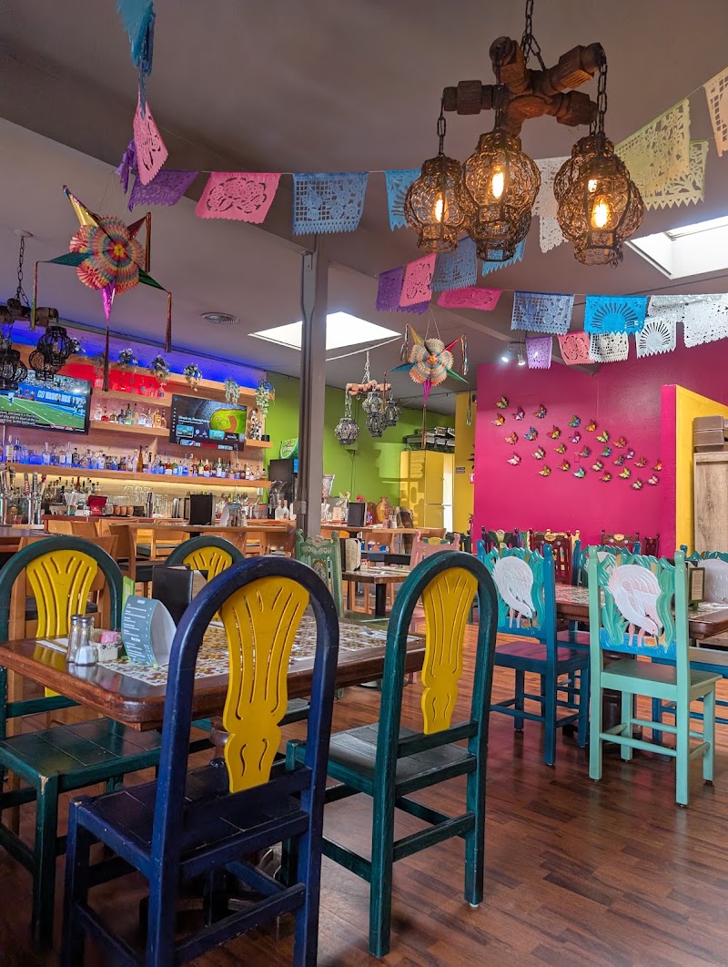 Vibrant, festive dining room
