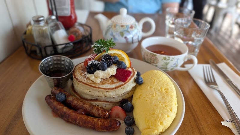 Brunch pancakes and tea