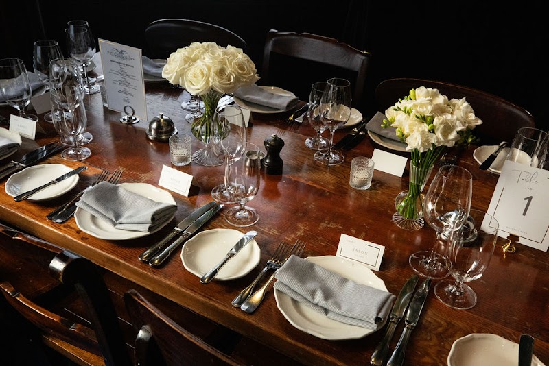 Refined table floral arrangements