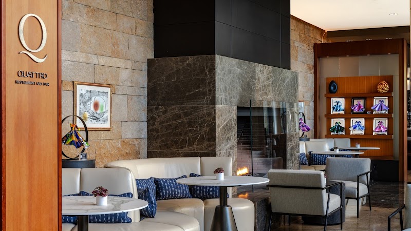 Quattro dining, fireside lounge
