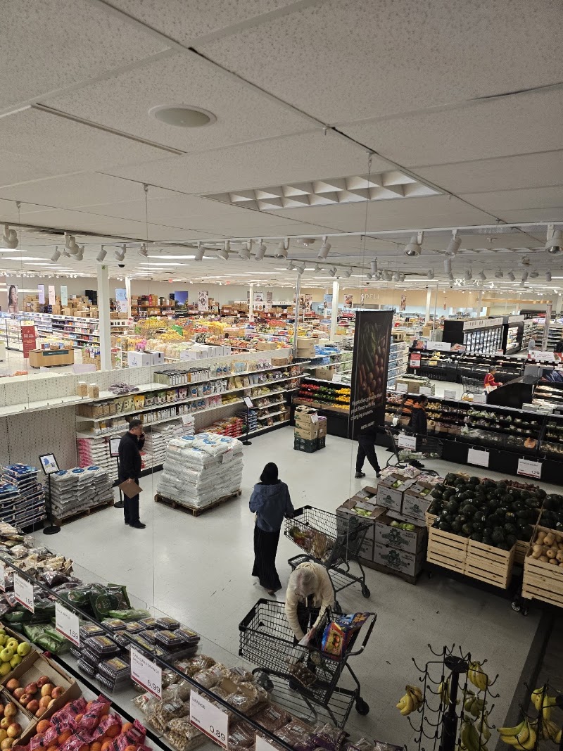 Spacious grocery store floor