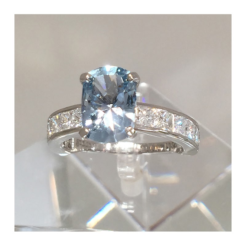 Cushion sapphire diamond band