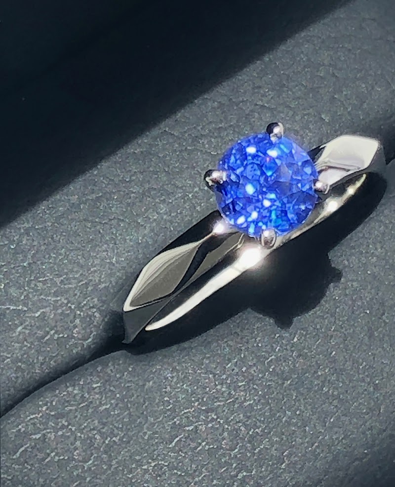 Vivid blue sapphire ring