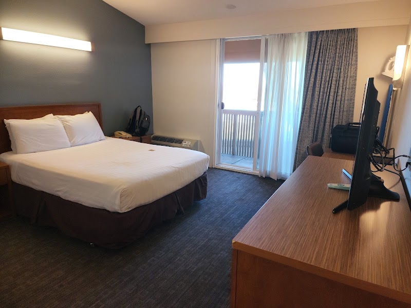 Quiet, comfortable guest room