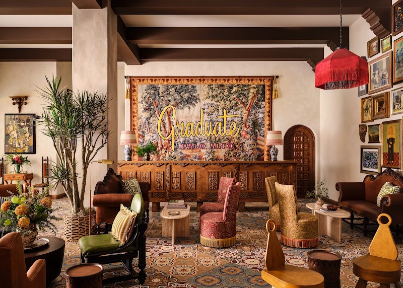 Welcoming lobby, Spanish character