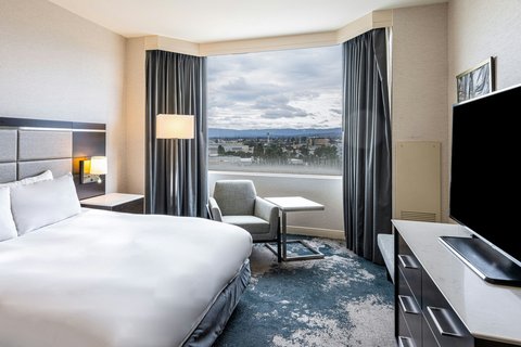 Comfortable room, sweeping views