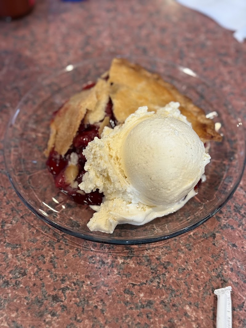 Cherry pie à la mode