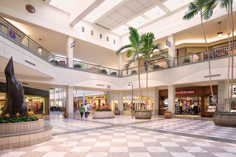 Bright two-level indoor mall