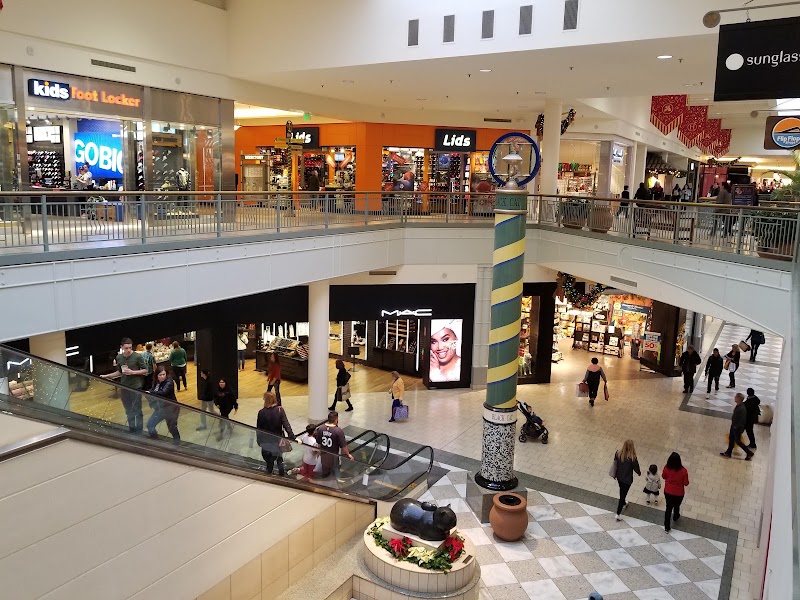 Busy indoor shopping floors