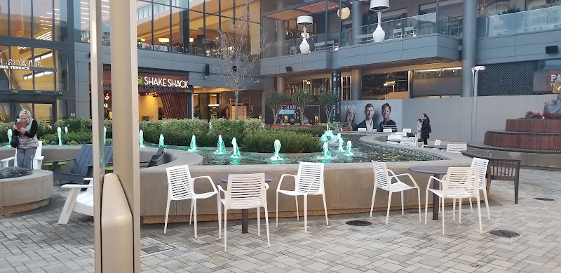 Fountain plaza outdoor seating