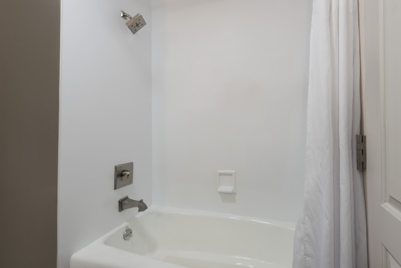 Spotless shower, good pressure