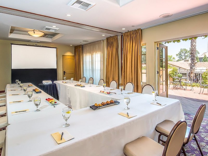Light-filled meeting room