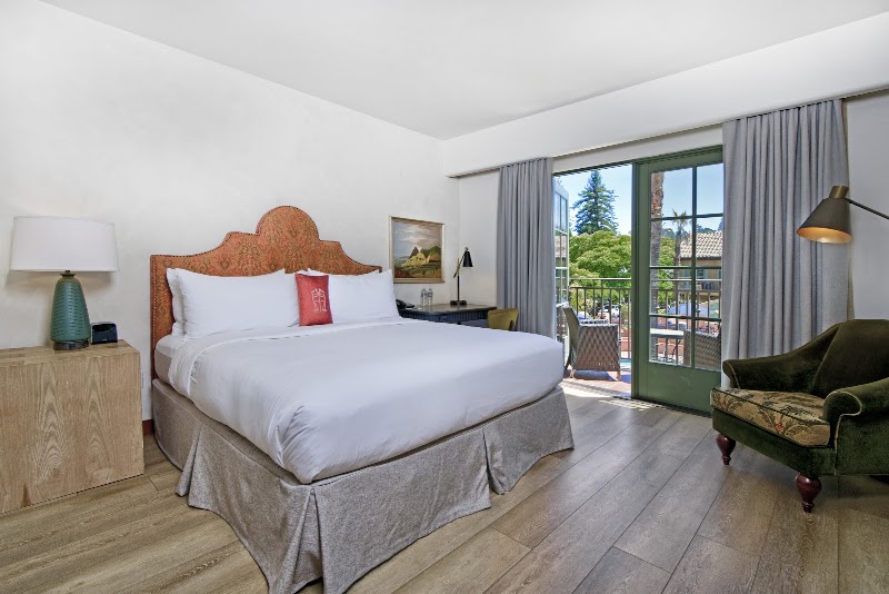 Peaceful Mediterranean guest room