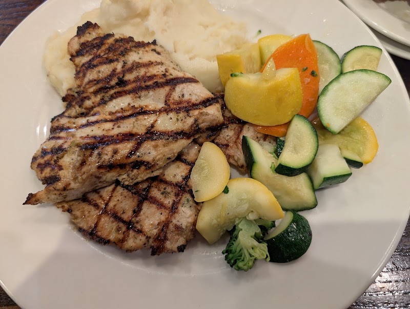 Grilled chicken, mashed potatoes, vegetables