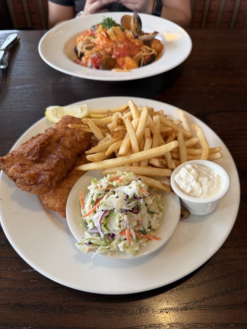 Fish & chips, classic plate