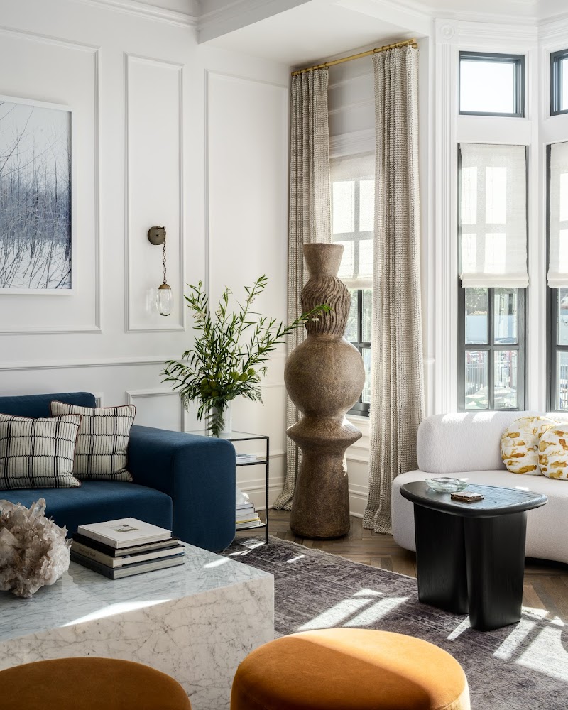 Light-filled classic living room