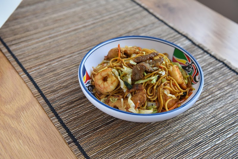 Hearty noodles, shrimp and pork