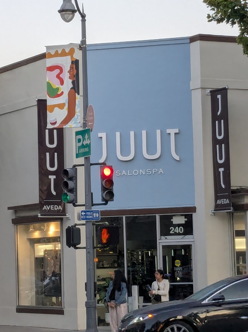 Juut street-level corner view